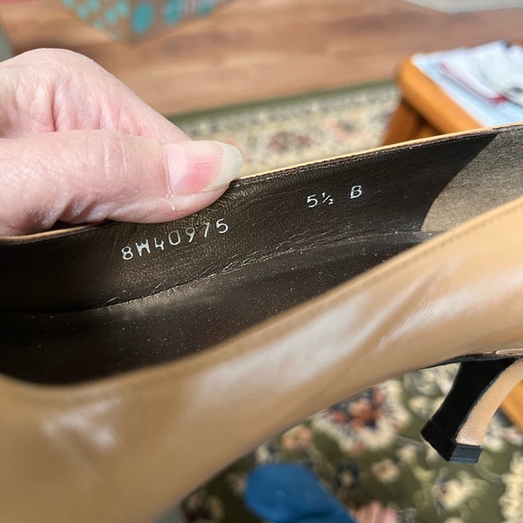 Stuart Weitzman pointed toe pumps, size 5 1/2 - Picture 4 of 4